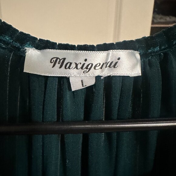 Maxigerui Women's Size Large Emerald Velvet Dress - Picture 2 of 4